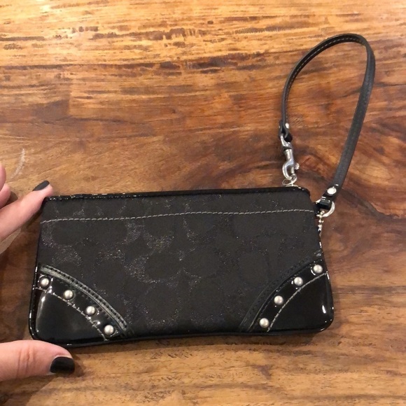 Coach Vintage Black Signature Studded Wristlet - Picture 5 of 7